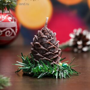 Свеча Шишка с еловым декором коричневая 7см 3664399