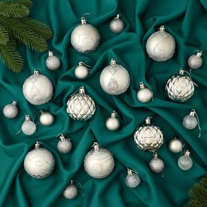 Набор шаров пластик 2,5 и 5,5см 33 шт Хоровод Серебро   9510162