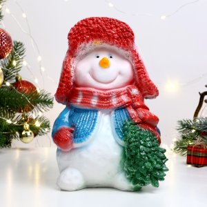 Копилка Снеговик с ёлочкой в красной шапке 25х17см 10646405